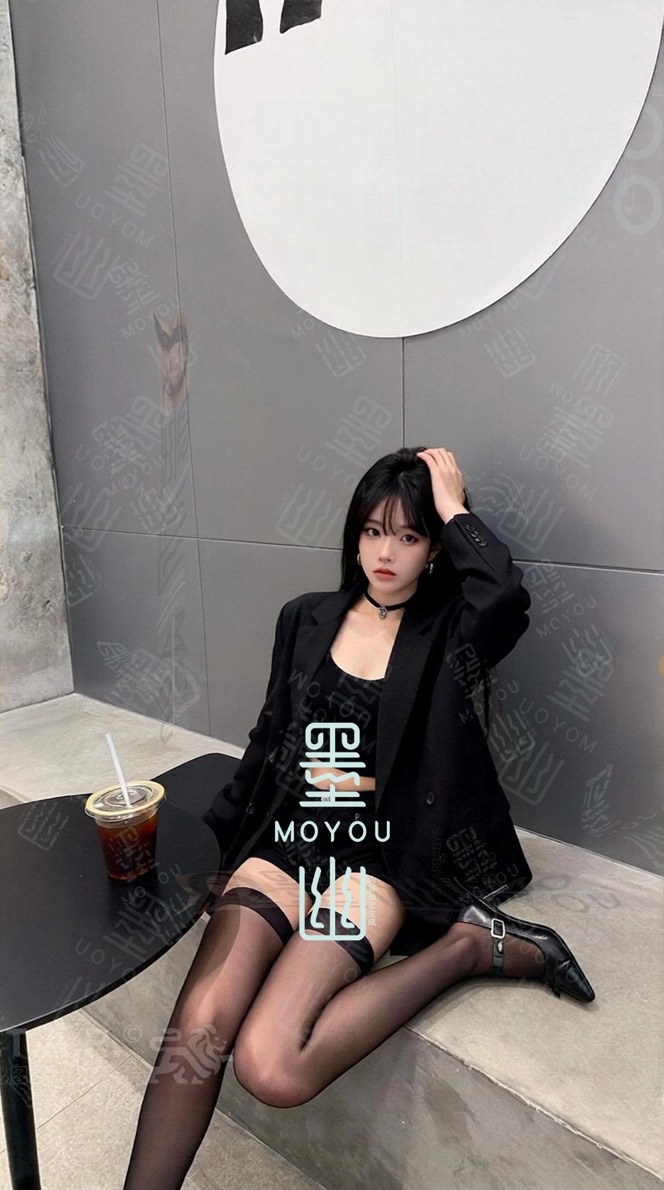 黑西装的都市宣言：她把极简风穿成了高级感剧本