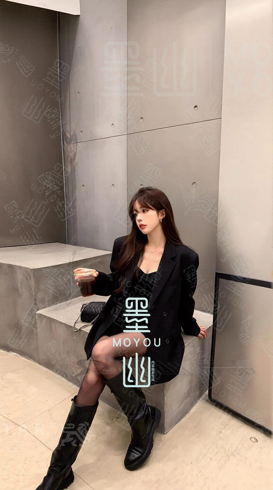 黑西装的都市宣言：她把极简风穿成了高级感剧本